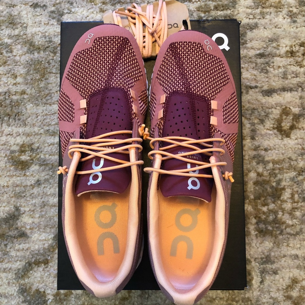 New On Cloud Running Shoe Size 8.5